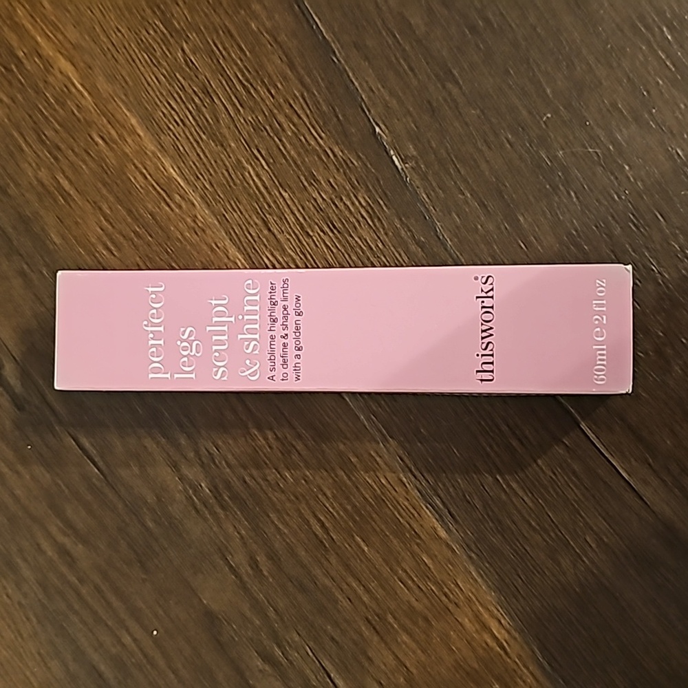 Thisworks Perfect Legs Sculpt & Shine highlighter